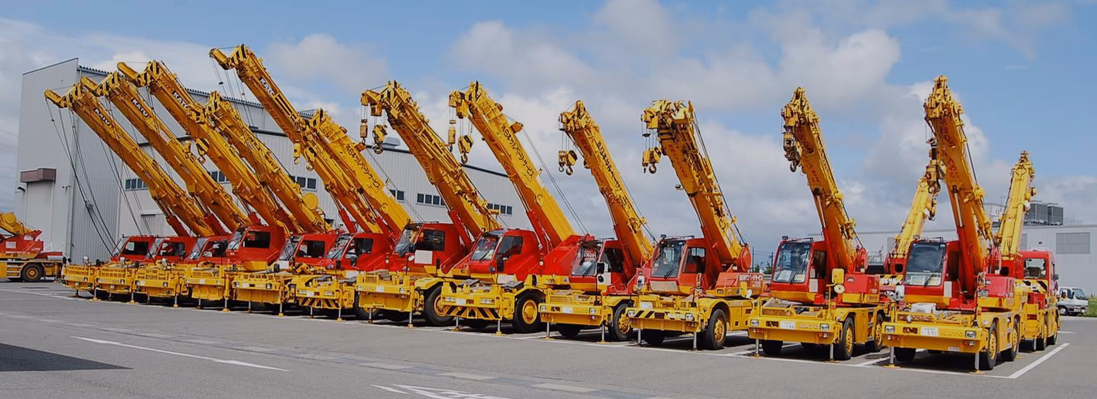 保有クレーン車両を紹介するページヘッダー画像