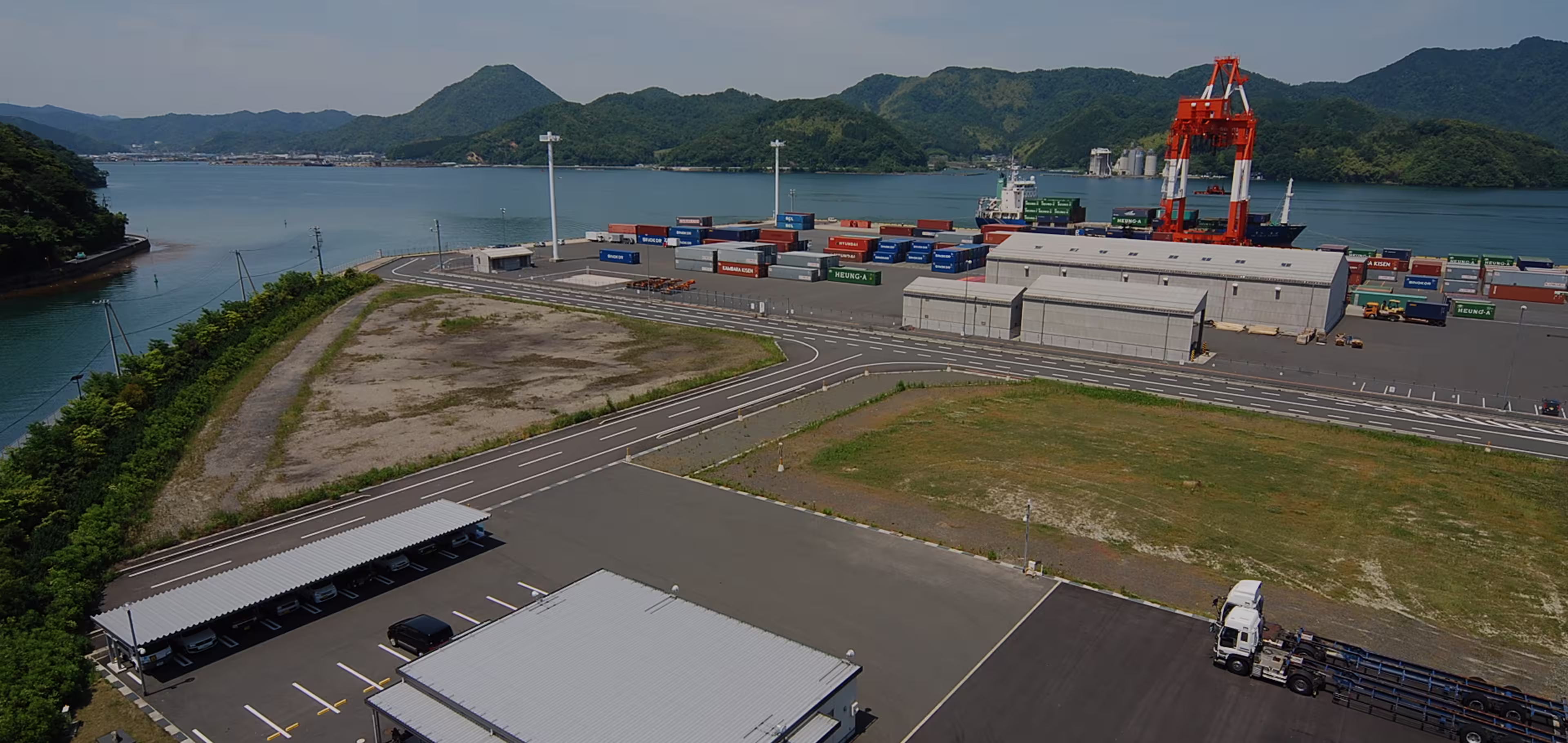 グローバルな海上輸送・ロジスティクスをイメージした写真